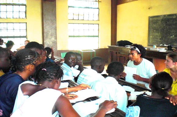 Gabriel Schlough of WAMM talks health with students in Sierra Leone